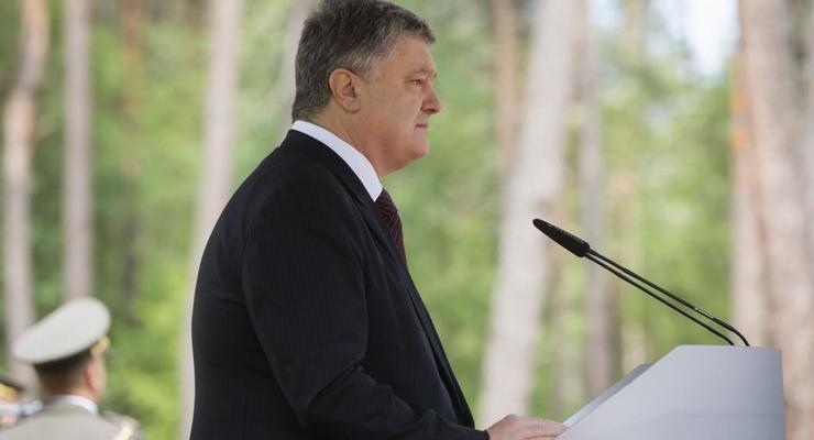 Порошенко подвел итоги декоммунизации в Украине