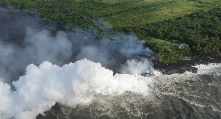 Извержение на Гавайях: потоки лавы достигли океана