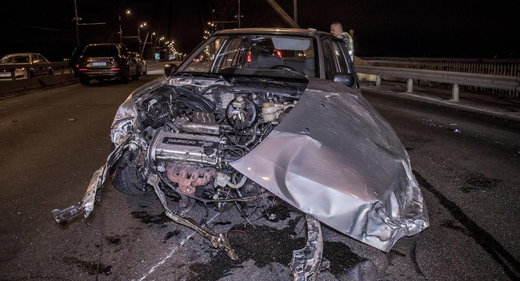 В Киеве на Северном мосту столкнулись три авто