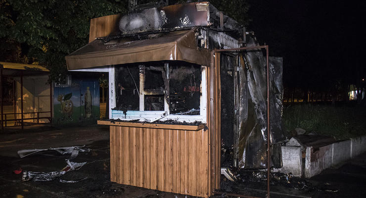 В Киеве сгорел кофейный киоск