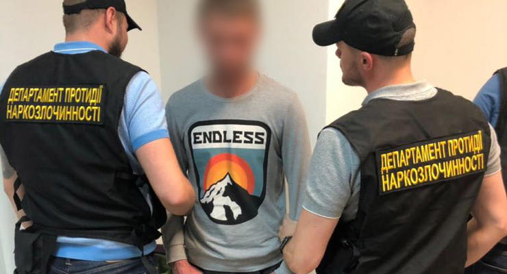 В Борисполе задержали наркокурьера с 3,5 кг кокаина