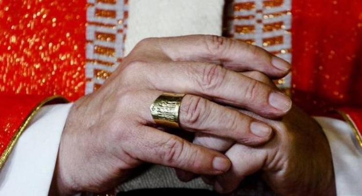 В Чили за сексуальные домогательства отстранили 14 священников
