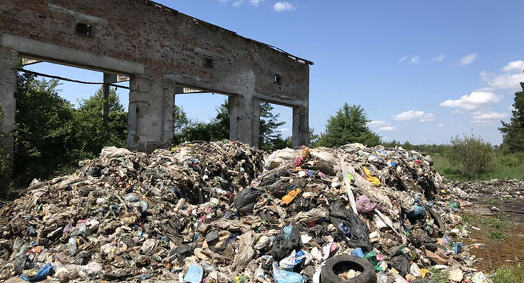 Горы львовского мусора нашли в Житомирской области
