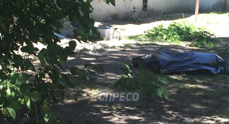 В Киеве погиб мужчина, упав с крыши дома