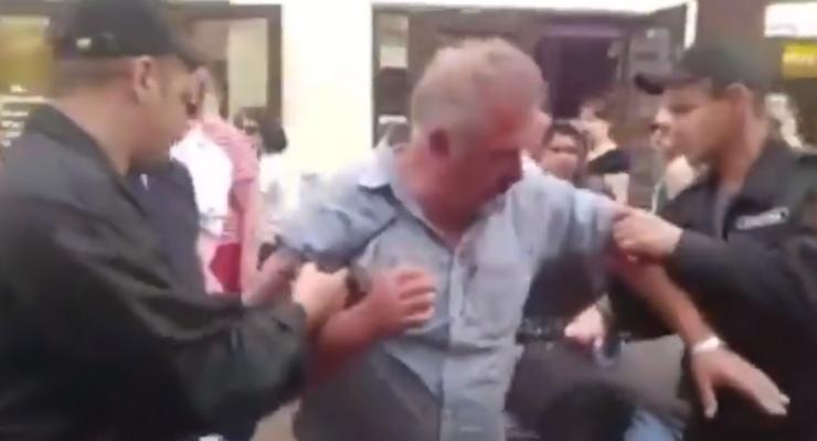 На рынке в Киеве кавказцы пенсионеру сломали нос, когда он заступился за женщину