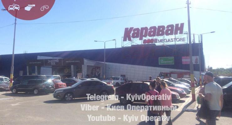 В Киеве "заминировали" два торговых центра