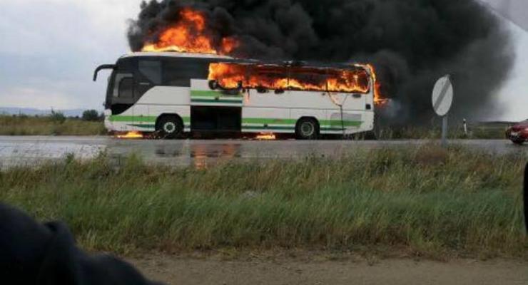 Молния сожгла автобус в Греции