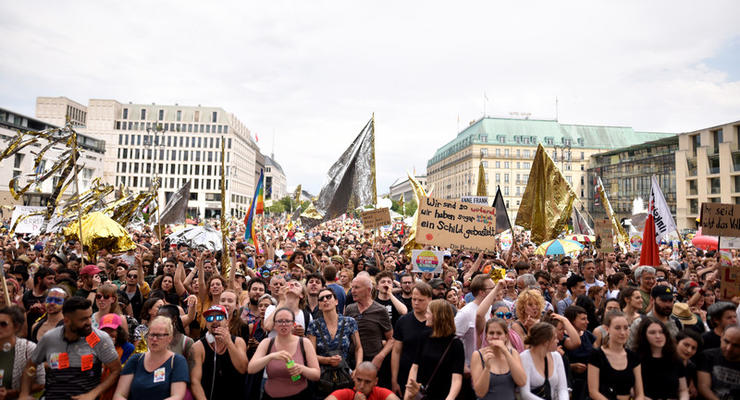 В Берлине протестовали сторонники и противники ультраправых