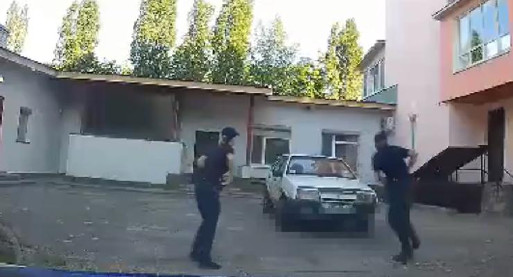 После погони пьяный водитель подрался с патрульными в Черкассах