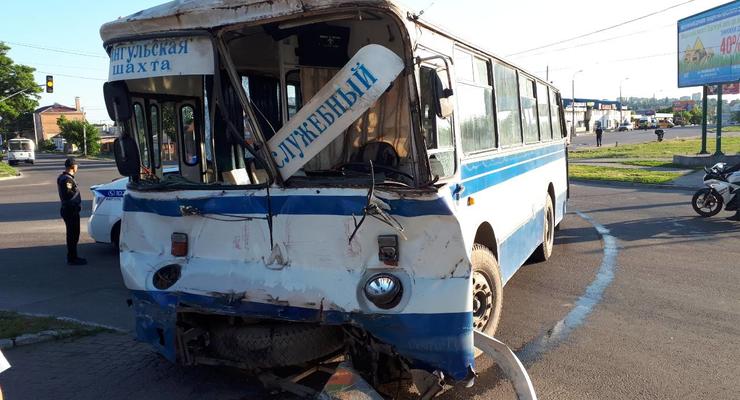 Под Кропивницким разбился автобус с шахтерами