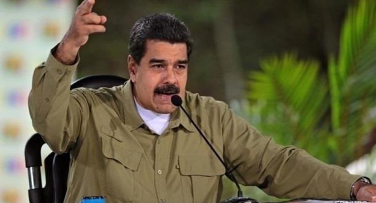 Мадуро обвинил оппозицию в нехватке бумаги для СМИ