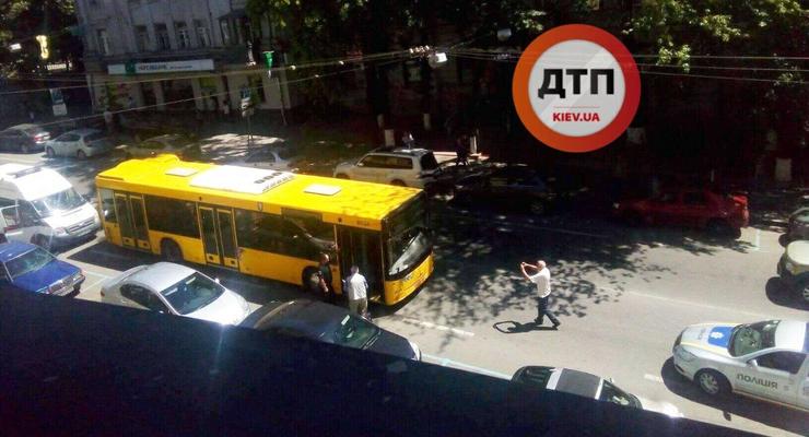 В Киеве водитель автобуса умер за рулем