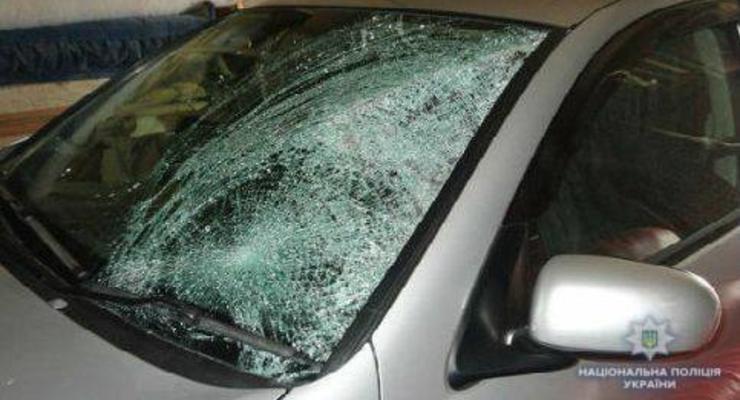 На трассе Киев-Одесса подростки бросались камнями по авто