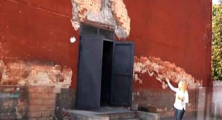 Горотдел полиции Чернигова ютится в здании конюшни: сеть поразило видео