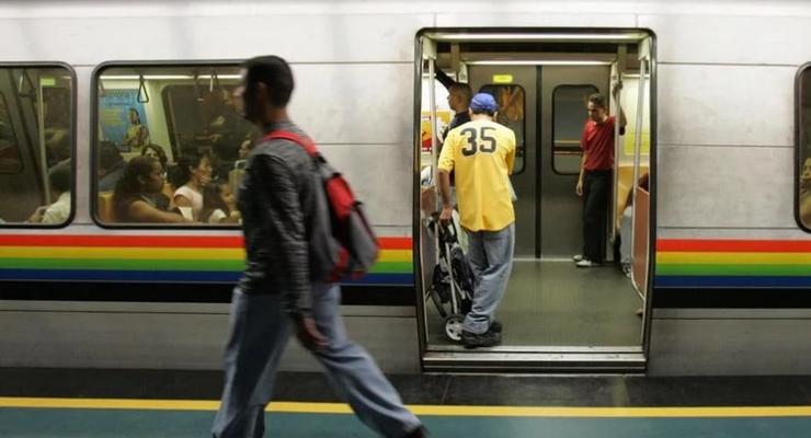 Закончилась бумага для билетов: в Венесуэле метро работает бесплатно