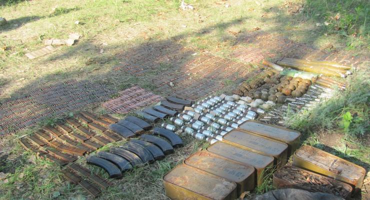 В Луганской области нашли крупный тайник оружия и боеприпасов