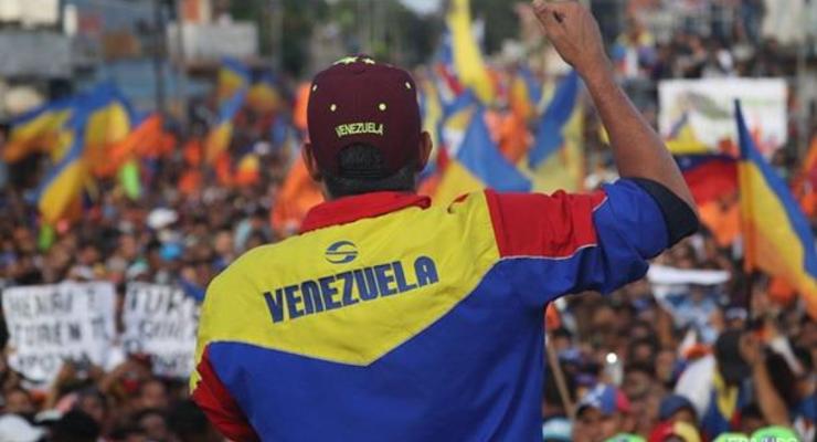 В Венесуэле начали выпускать политзаключенных