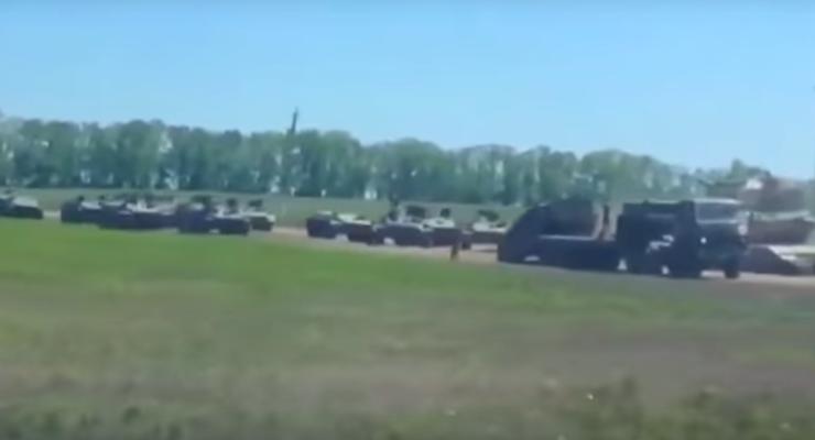 Возле границы РФ с Украиной замечена новая колонна военной техники