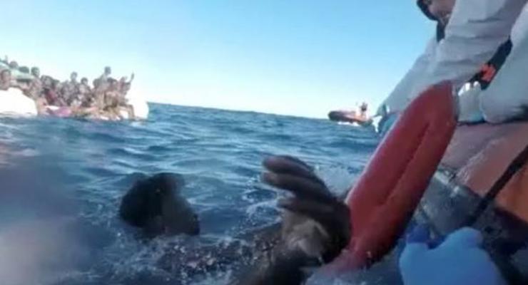 В Средиземном море погибли более 40 беженцев