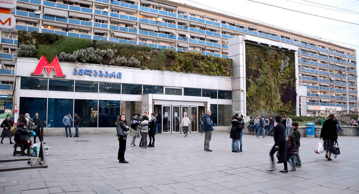 В Тбилиси из-за забастовки машинистов остановилось метро