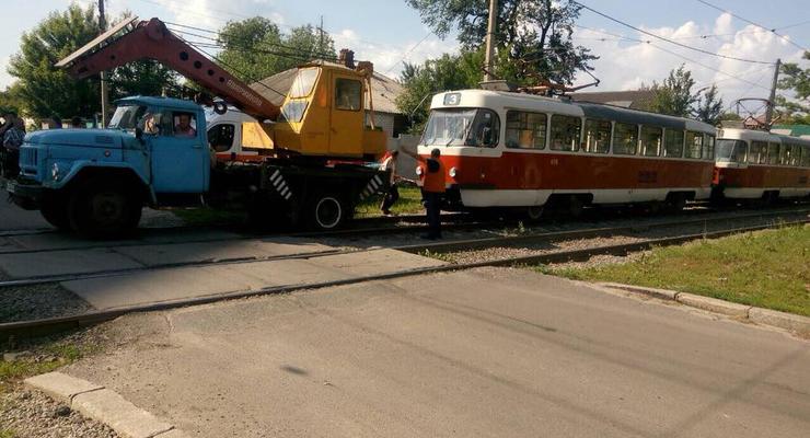В Харькове мужчина бросился под трамвай