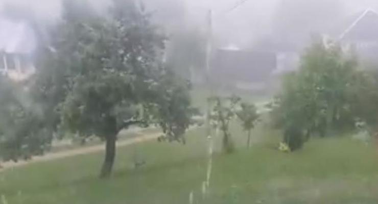 Мощный ливень с градом прошел на Закарпатье