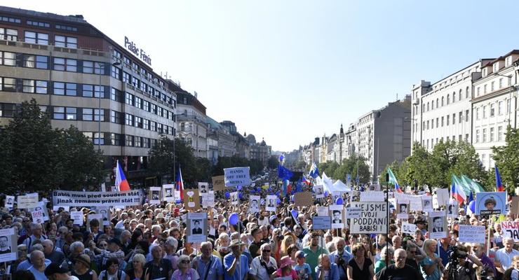 В Чехии митингуют против Бабиша и коммунистов