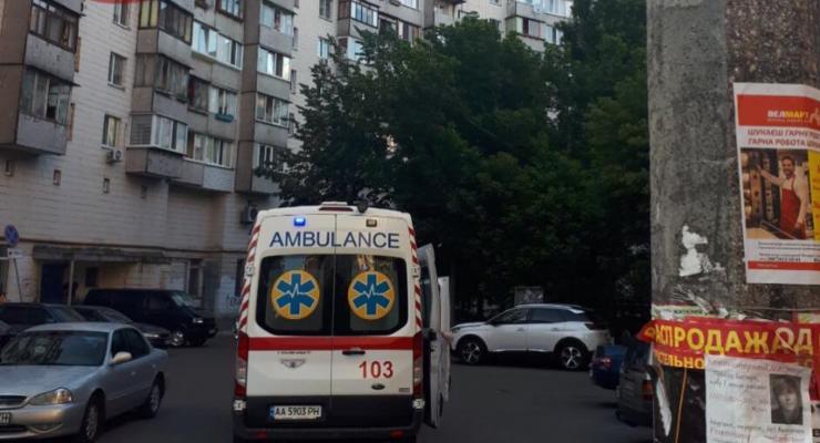 В Киеве вороны разбили женщине голову