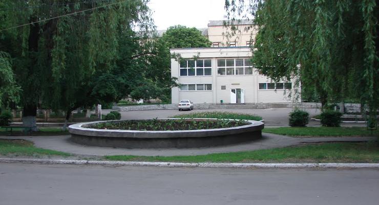Под Днепром члены ОПГ разгромили больницу и избили врача