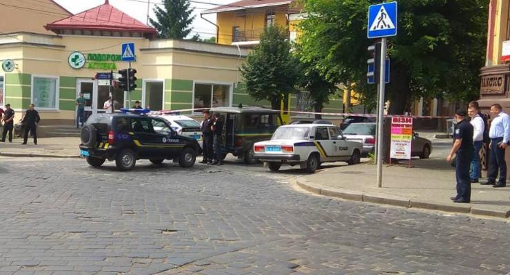 Возле здания СБУ в Черновцах полиция блокирует проезд авто, СМИ сообщают о взрыве