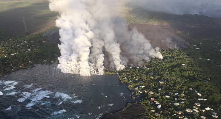 На Гавайях вулкан уничтожил курортный залив