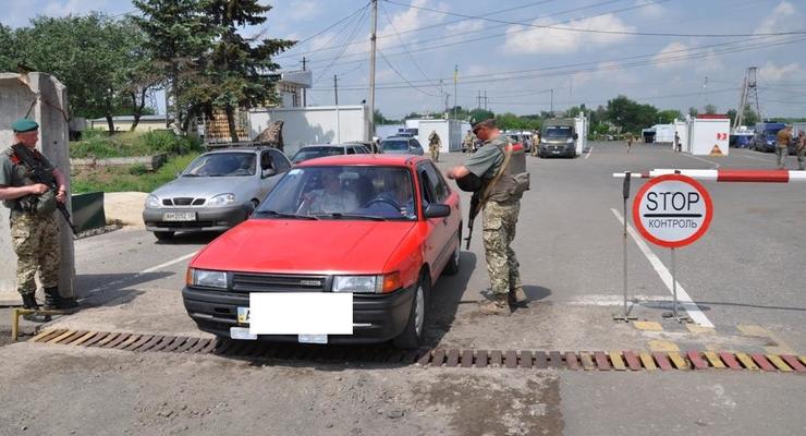 На КПП в Донецкой области женщина наехала на пограничника