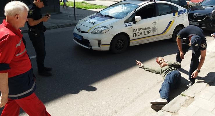 Во Львове патрульные полицейские сбили пешехода