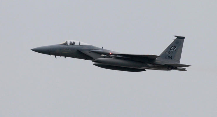 В Японии выступили с требованием к США из-за крушения истребителя F-15