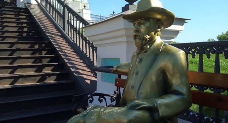 Cкульптуру основателя Jack Daniel's поместили под Андреевской церковью