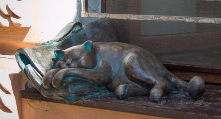 В Одессе украли скульптуру любимого кота Жванецкого