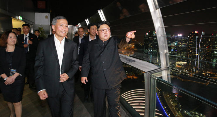 Ким Чен Ын прогулялся по ночному Сингапуру