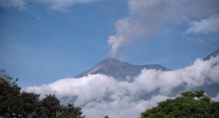 В Гватемале вновь активизировался вулкан Фуэго