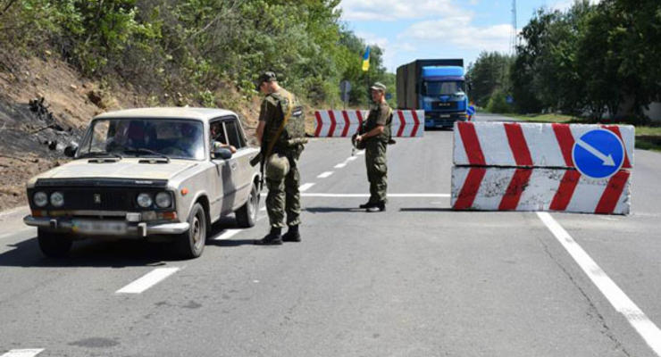В Донецкой области полиция обстреляла авто, прорывавшееся через блокпост