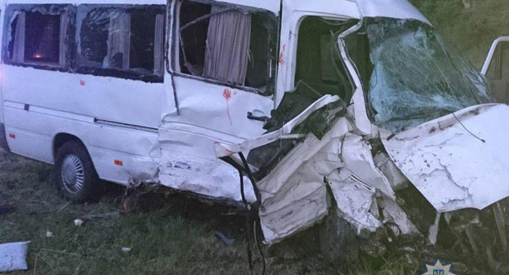 Два микроавтобуса разбились на трассе Киев - Чоп: есть жертвы