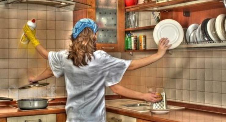 В Украине 70% мужчин уверены, что место женщины у плиты - опрос