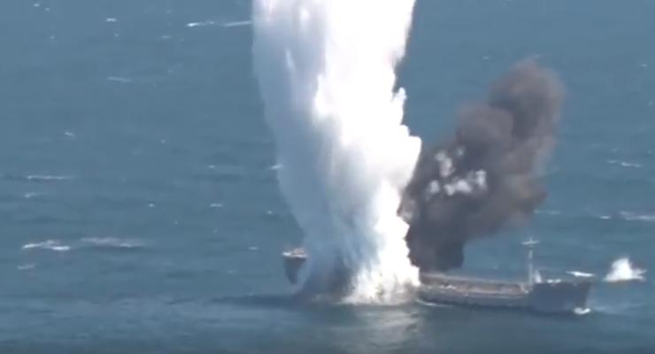 В Черном море подводная лодка затопила танкер во время учений