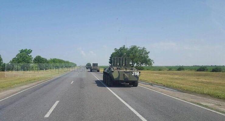 У границы с Приднестровьем была замечена огромная колонна бронетехники