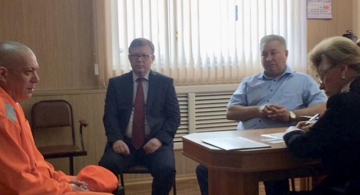 Российский омбудсмен начала посещать украинских заключенных