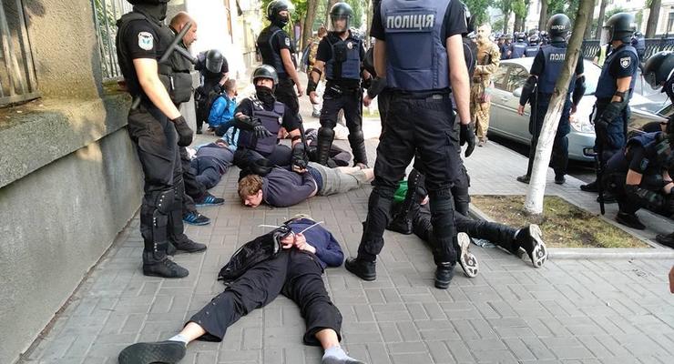 В Киеве националисты подрались с полицией