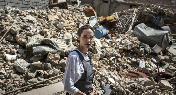 Анджелина Джоли посетила разрушенный войной город в Ираке