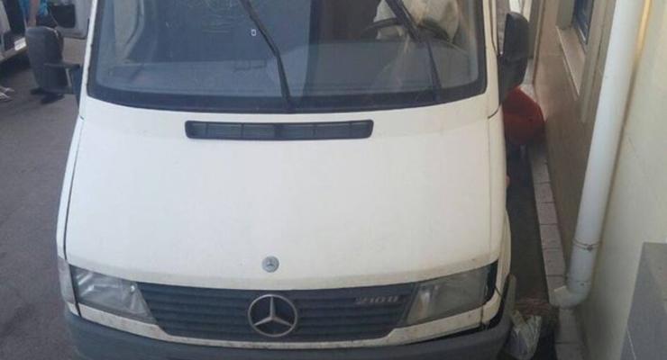 В Харькове микроавтобус сбил семилетнюю девочку