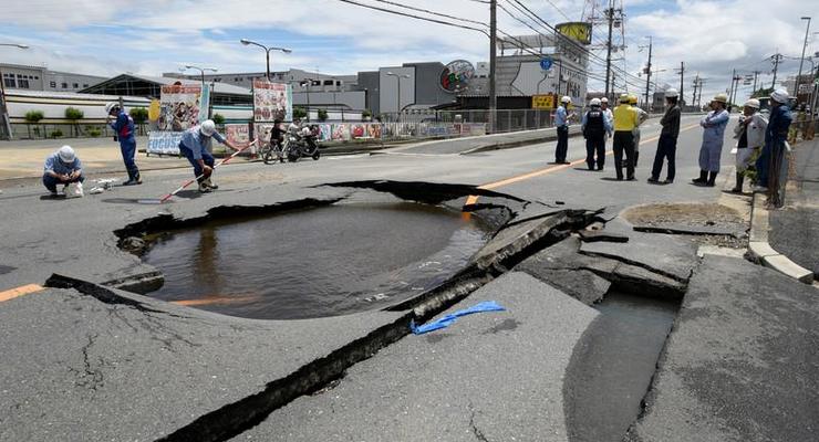 Землетрясение в Японии: число пострадавших идет на сотни