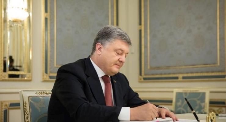 Порошенко ввел санкции против партий России