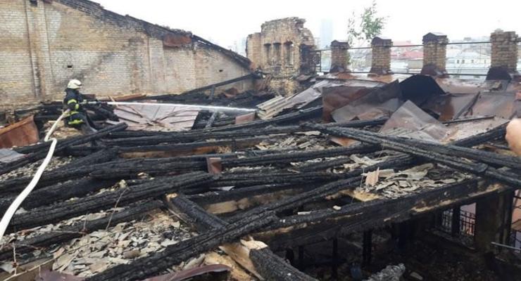 В Киеве в очередной раз пожар возник в старом доме на Хмельницкого
